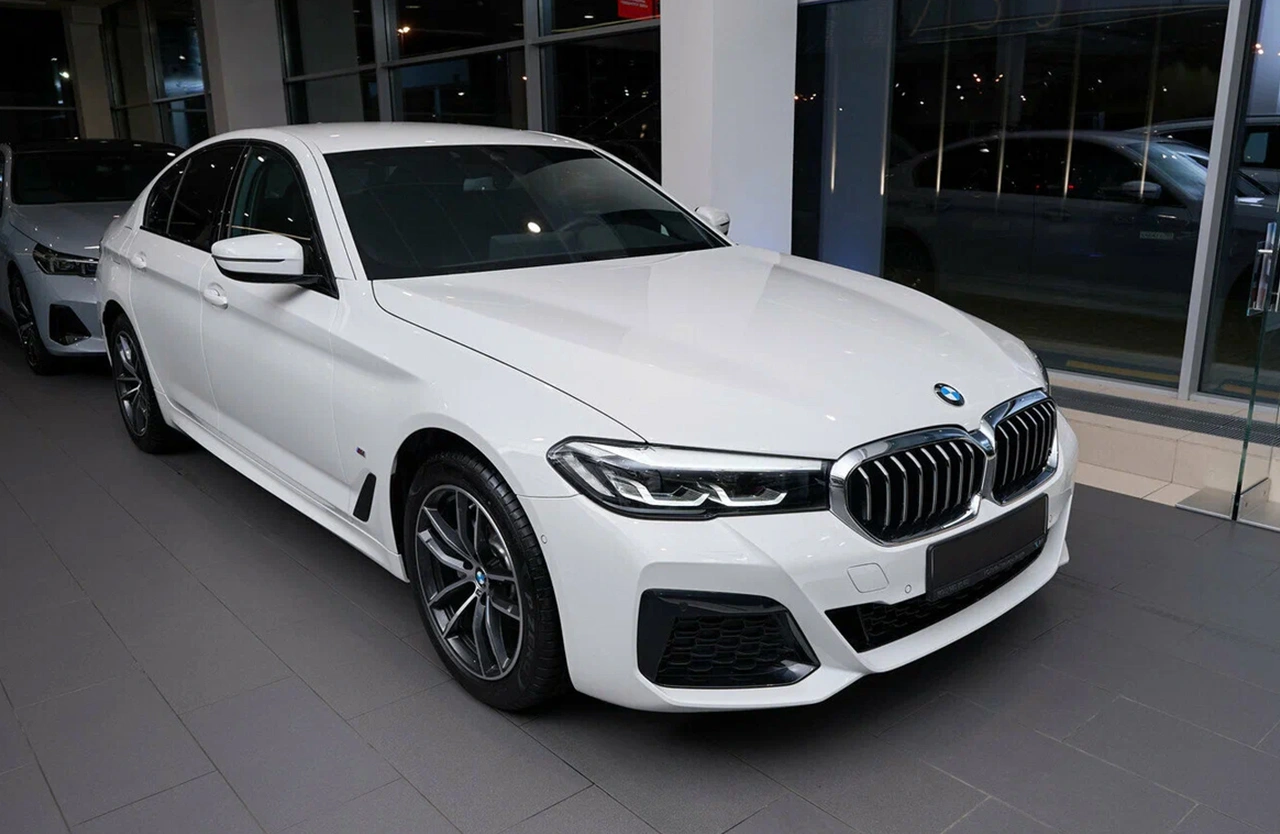 BMW 5 Series 2 Vehicle gallery slider 1280 × 854