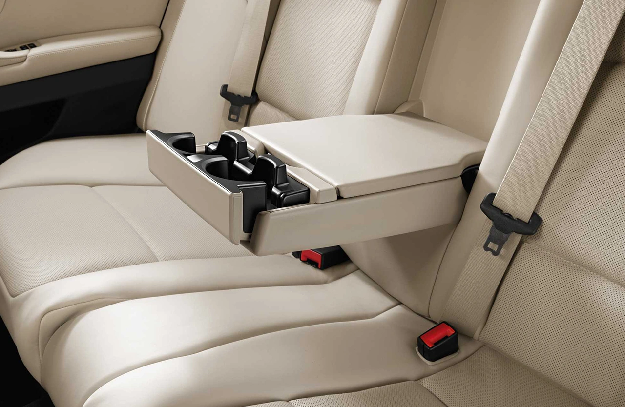 BMW 5 Series 4 Vehicle gallery slider 1280 × 854