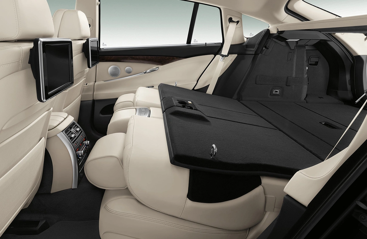 BMW 5 Series 5 Vehicle gallery slider 1280 × 854