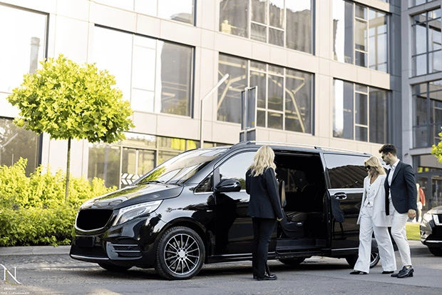 Choose Our Car With a Driver for an Airport Transfer Service IN Dubai