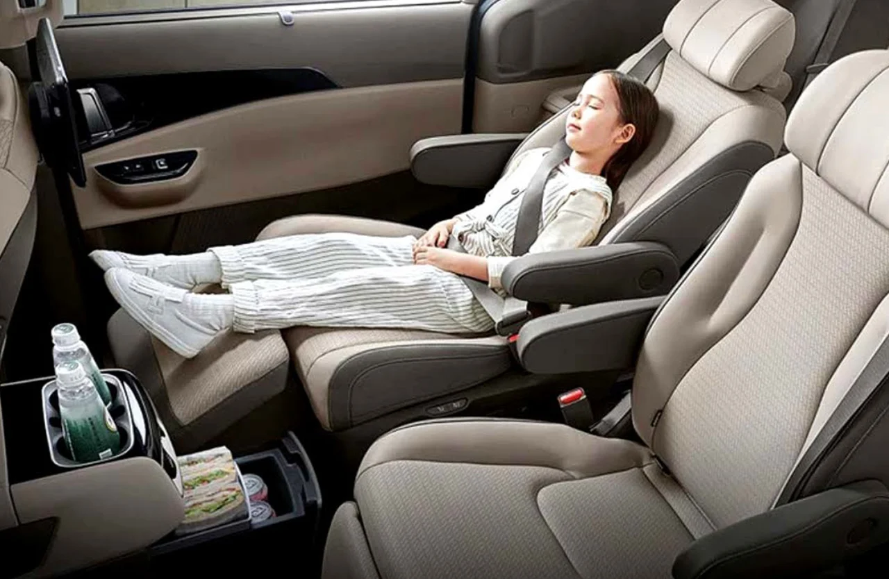 KIA Grand Carnival 3 Vehicle gallery slider 1280 × 854