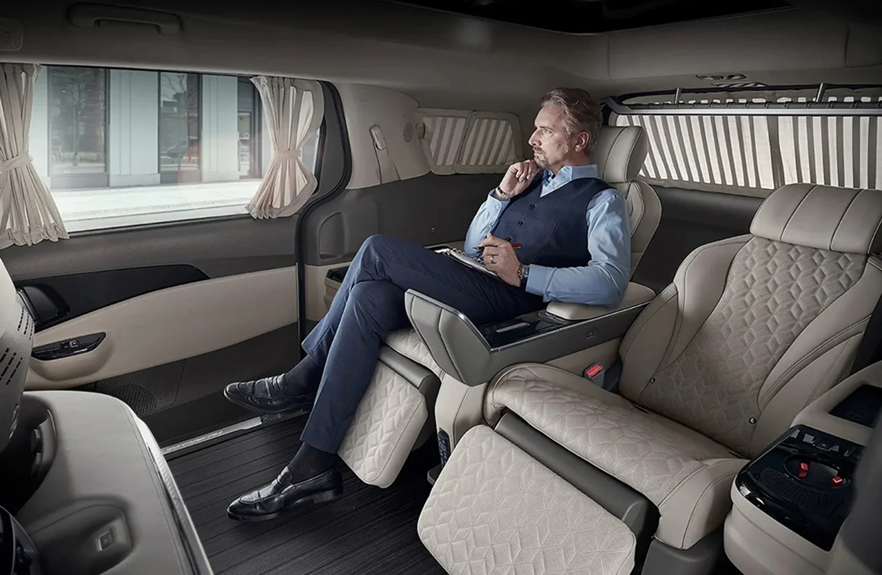 KIA Grand Carnival 5 Vehicle gallery slider 1280 × 854