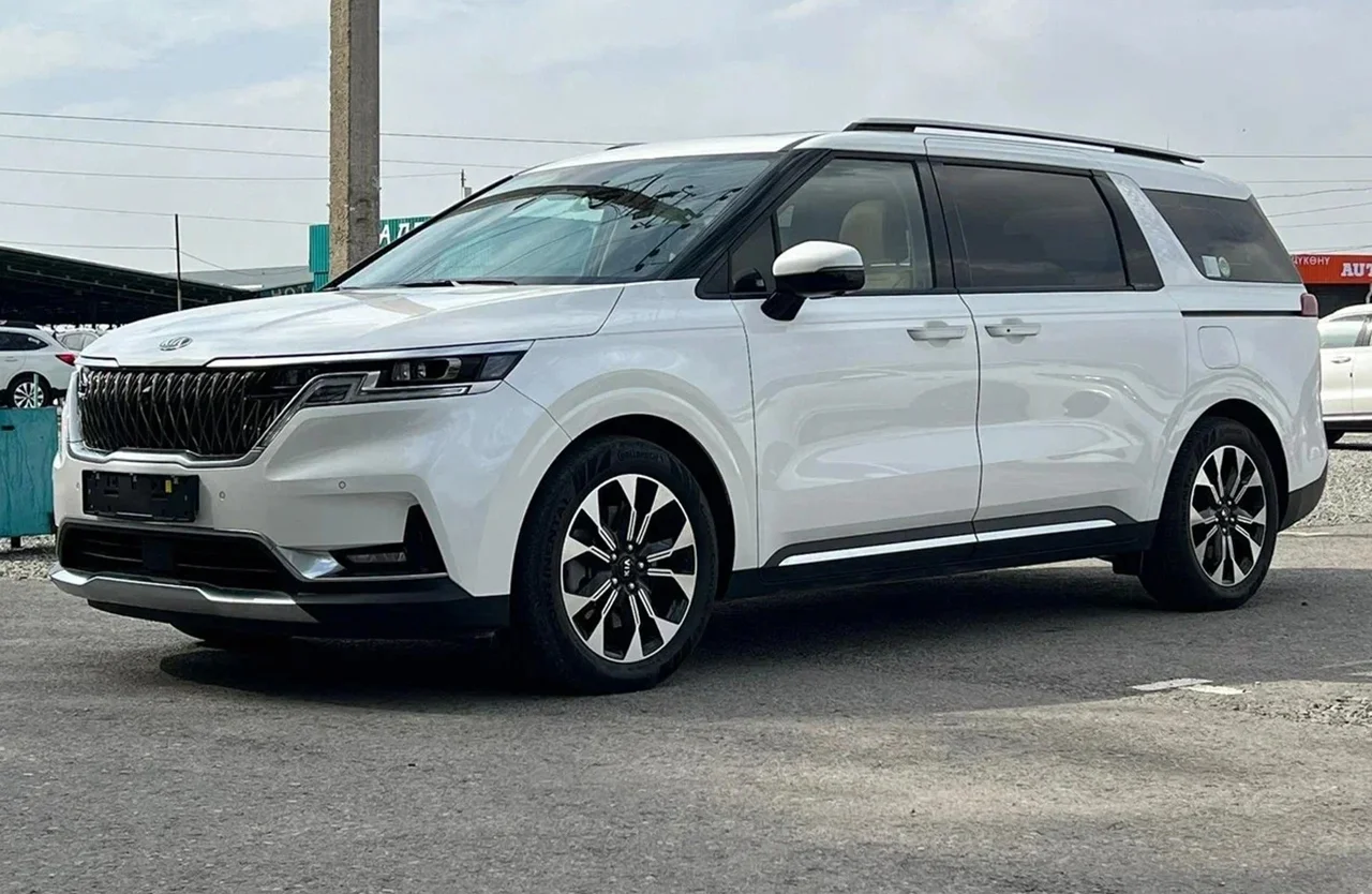 KIA Grand Carnival 6 Vehicle gallery slider 1280 × 854