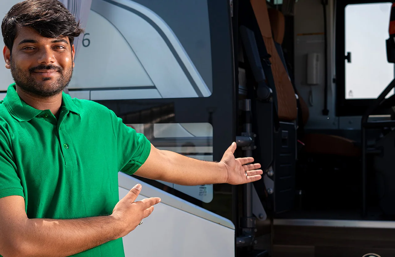 Luxury Bus 2 Vehicle gallery slider 1280 × 854