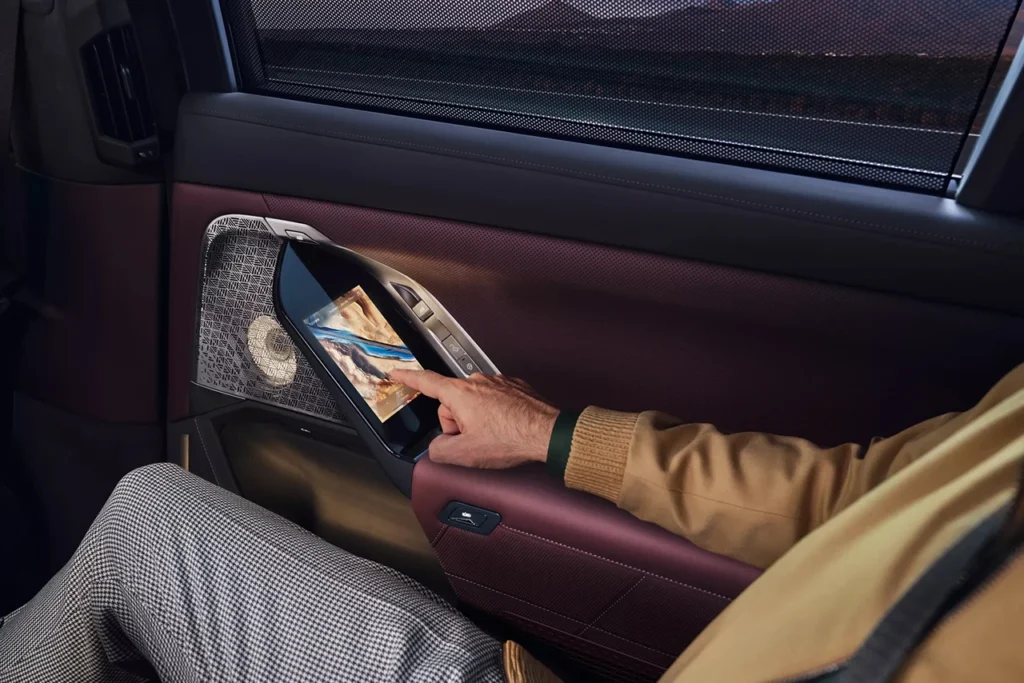 Professional BMW 7 Series chauffeur Dubai
