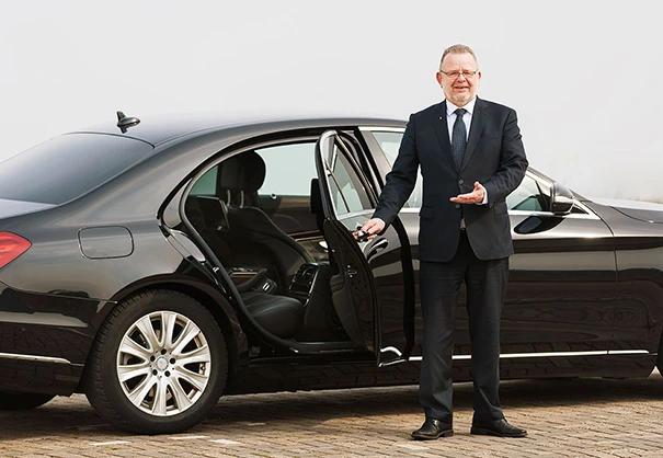 Everyday Comfort in Lexus ES300 Hybrid with Car with Driver